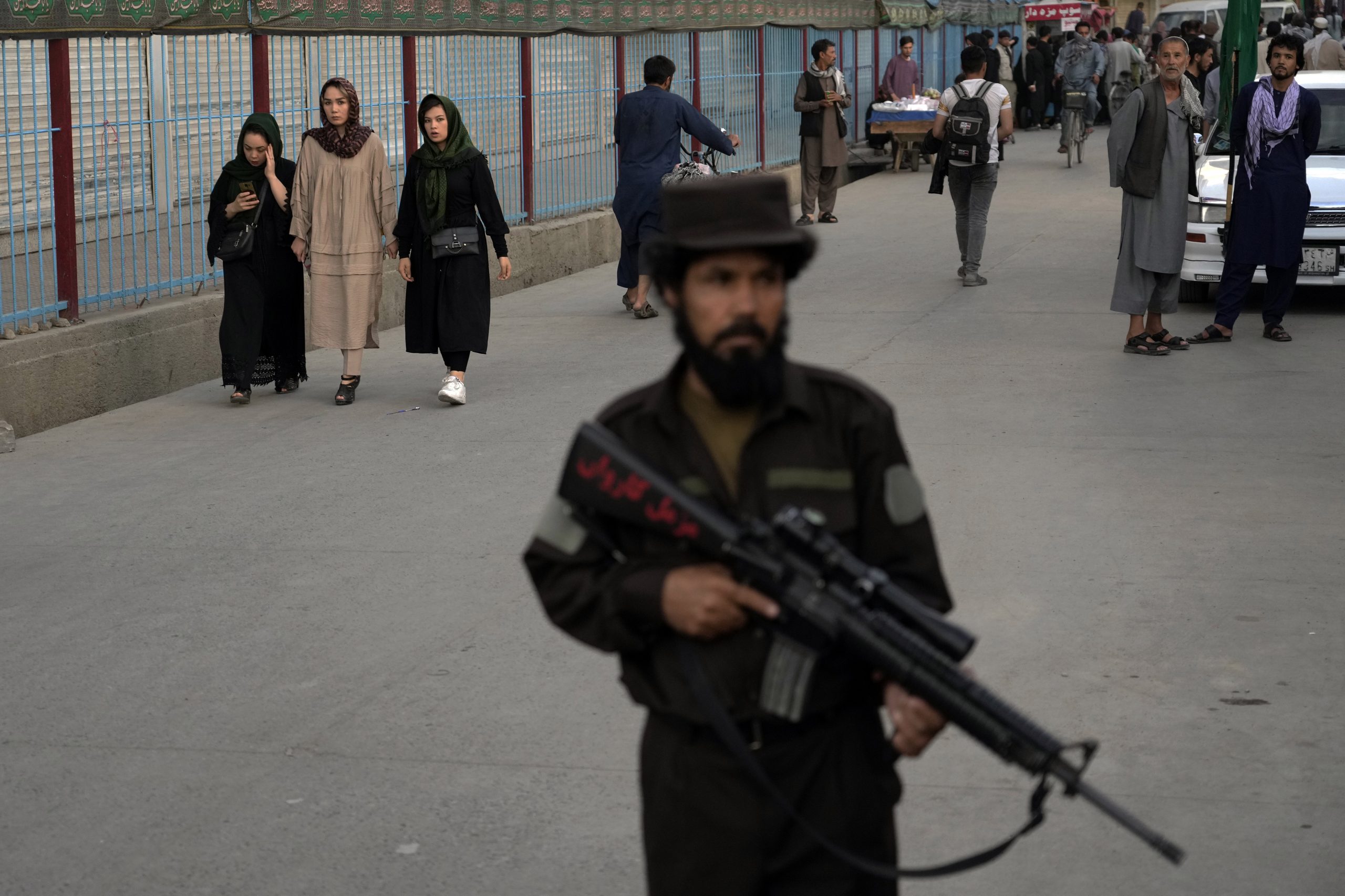 看世界／塔利班关闭学校　女性上街示威遭驱散