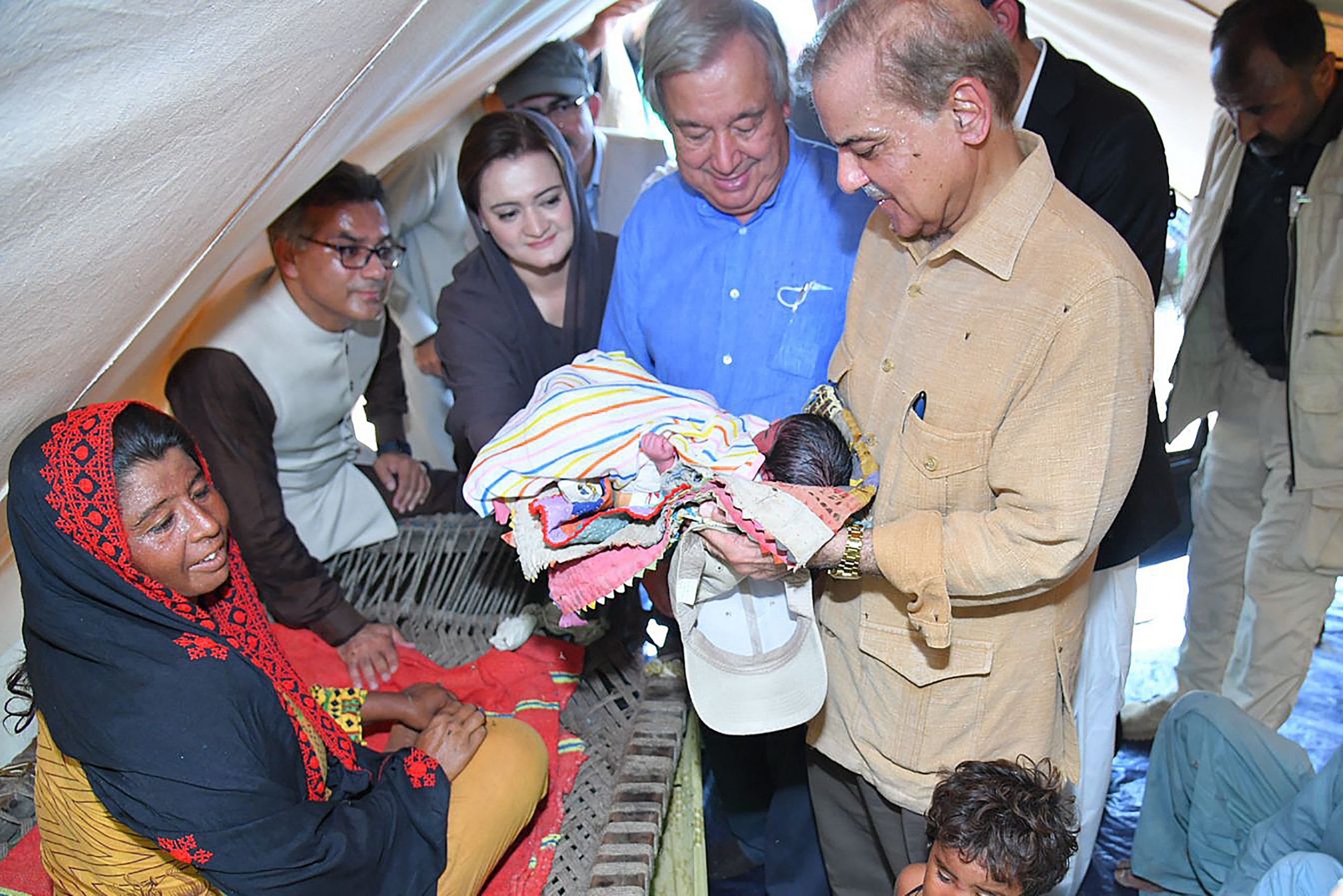 看世界／联合国秘书长视察水浸灾区　慰问巴基斯坦灾民