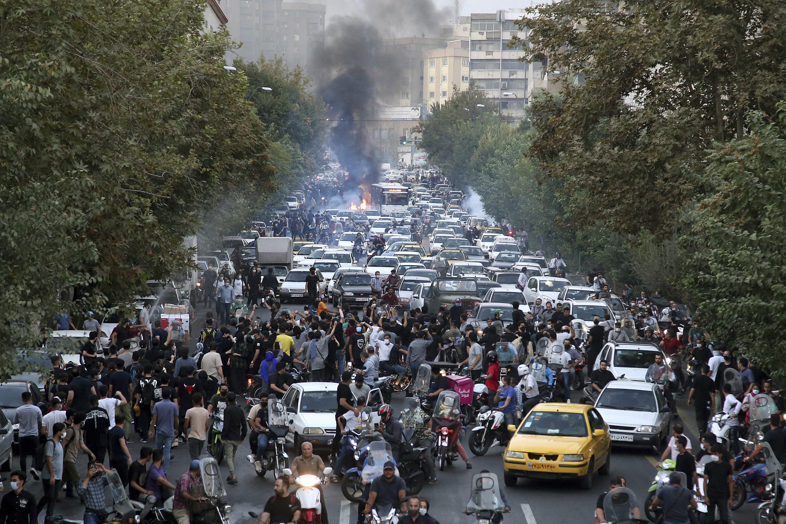 看世界／非政府组织：伊朗镇压群众抗议 至少已酿50死