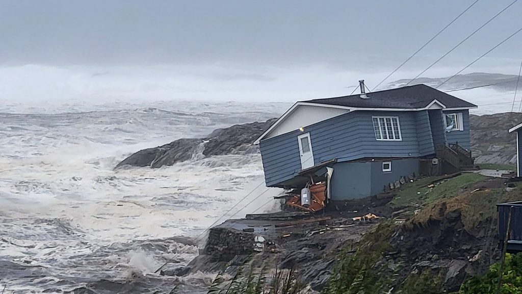 飓风菲奥娜登陆加拿大威力减弱　东部沿岸防豪雨大浪