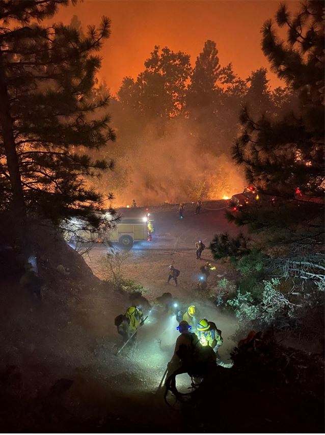 美国加州山火蔓延 威胁大量居民