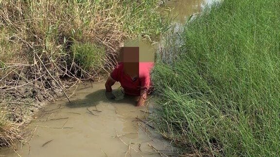 老妇失联5天坐河床获救  推测靠喝积水存活