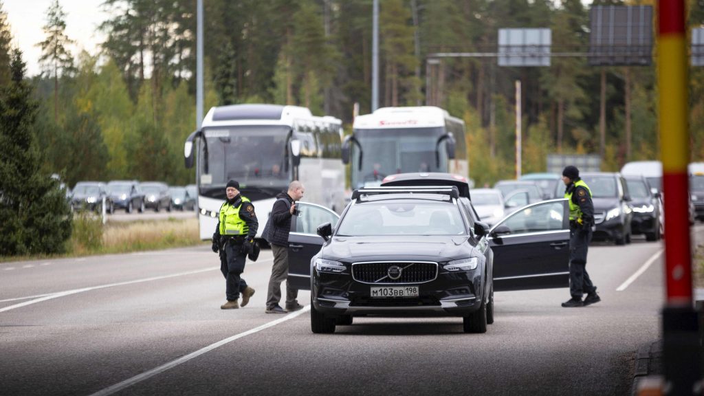 俄媒：机场员工收征兵通知 芬兰拟限俄罗斯人入境　