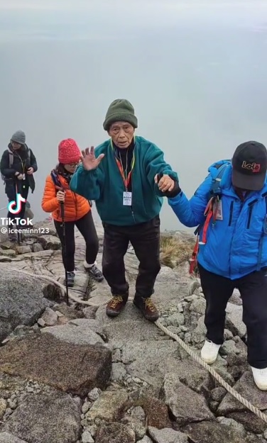 视频|神山最年长登顶者  90岁老翁：“我要打破记录！”