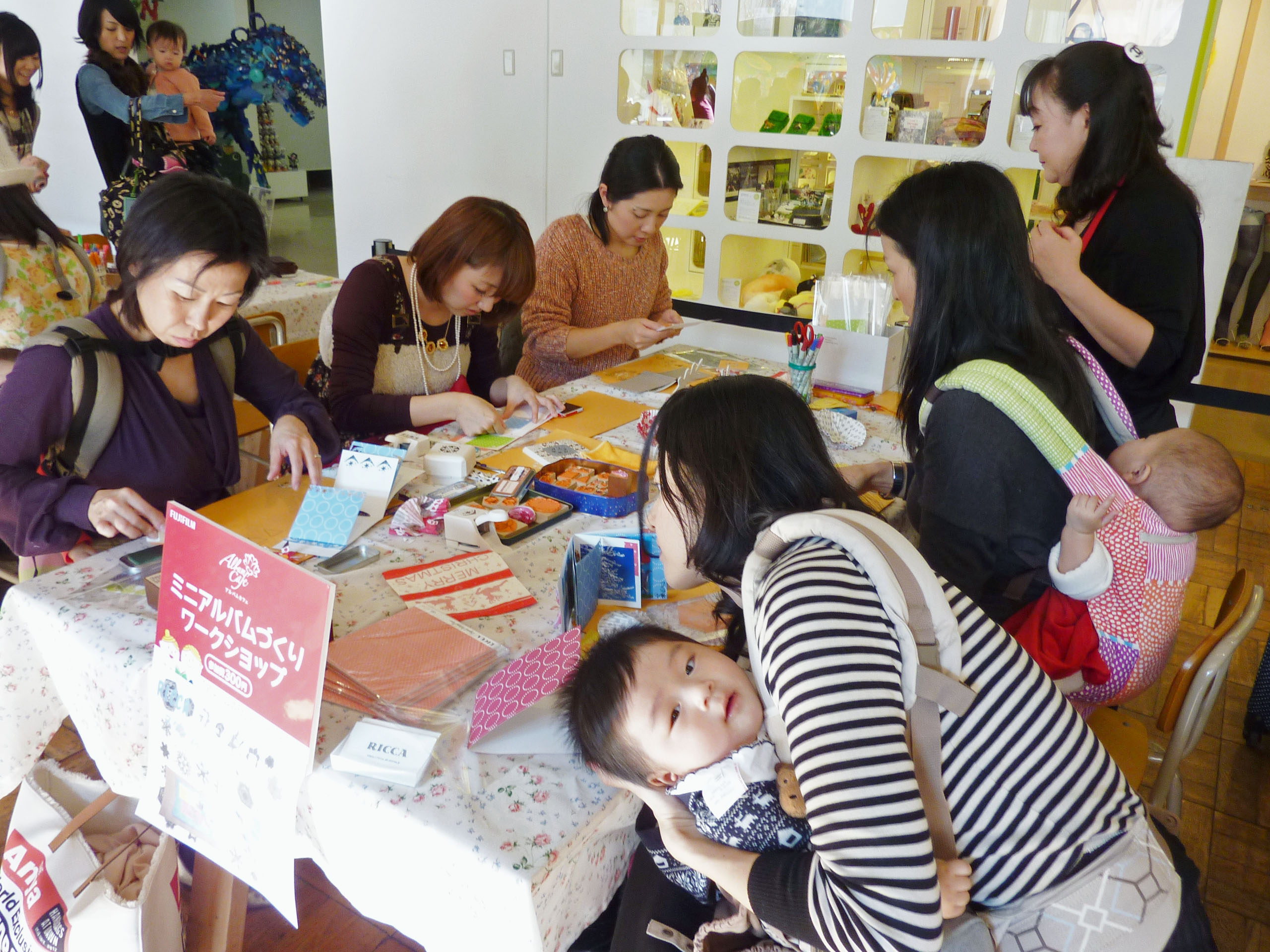 调查：日本71.8%妈妈因疫情感到压力 希望购物解压