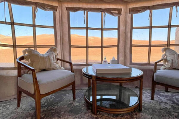 身处阿布扎比沙漠饭店 在一望无际的沙丘中体验生活