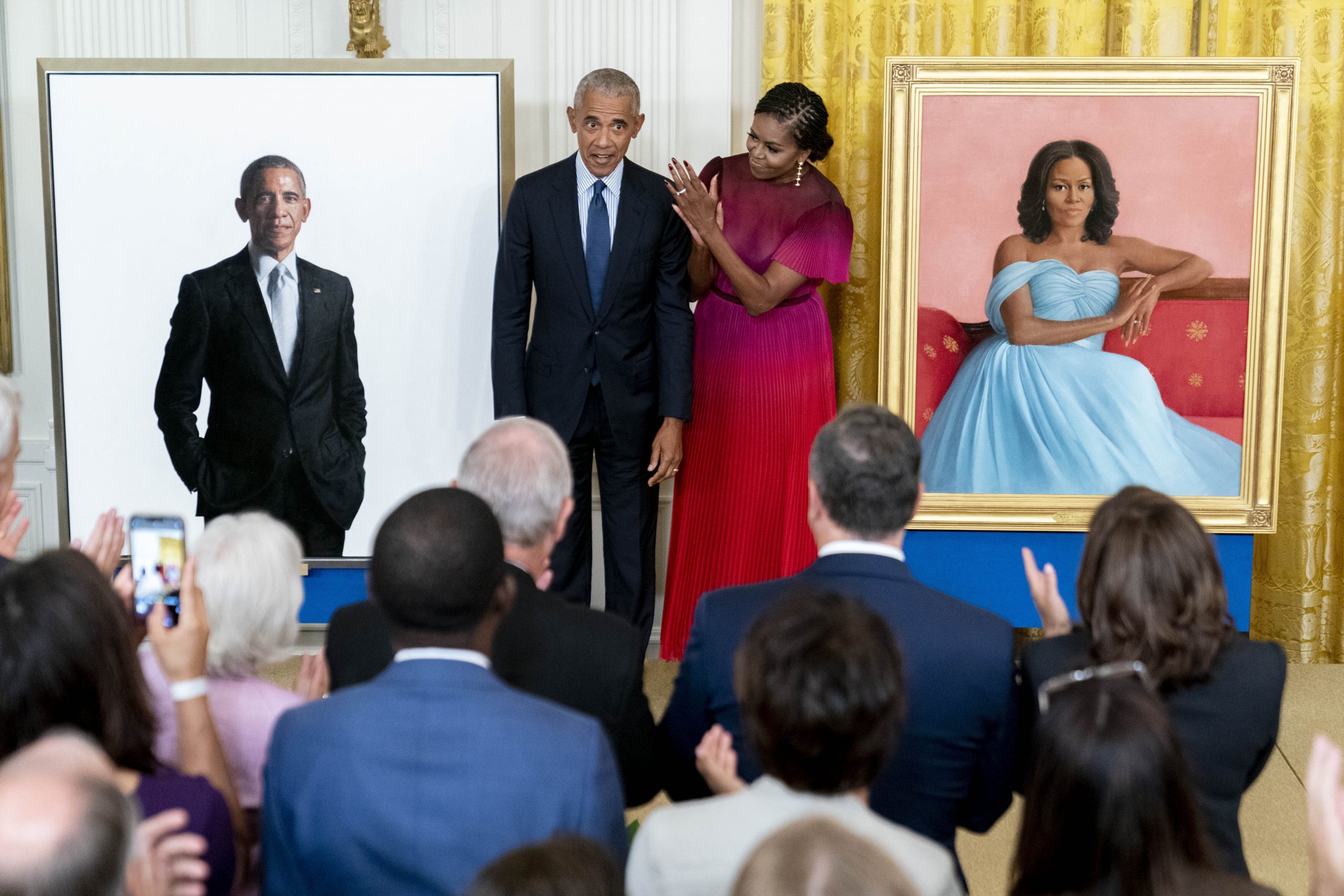 遭特朗普执政4年耽误 奥巴马夫妇白宫官方肖像揭幕