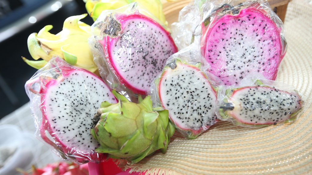 雪研发“粉红宝石”火龙果 在雪邦第一英里果园种植