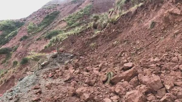 青海海东市山泥倾泻埋11人　5死3人失踪