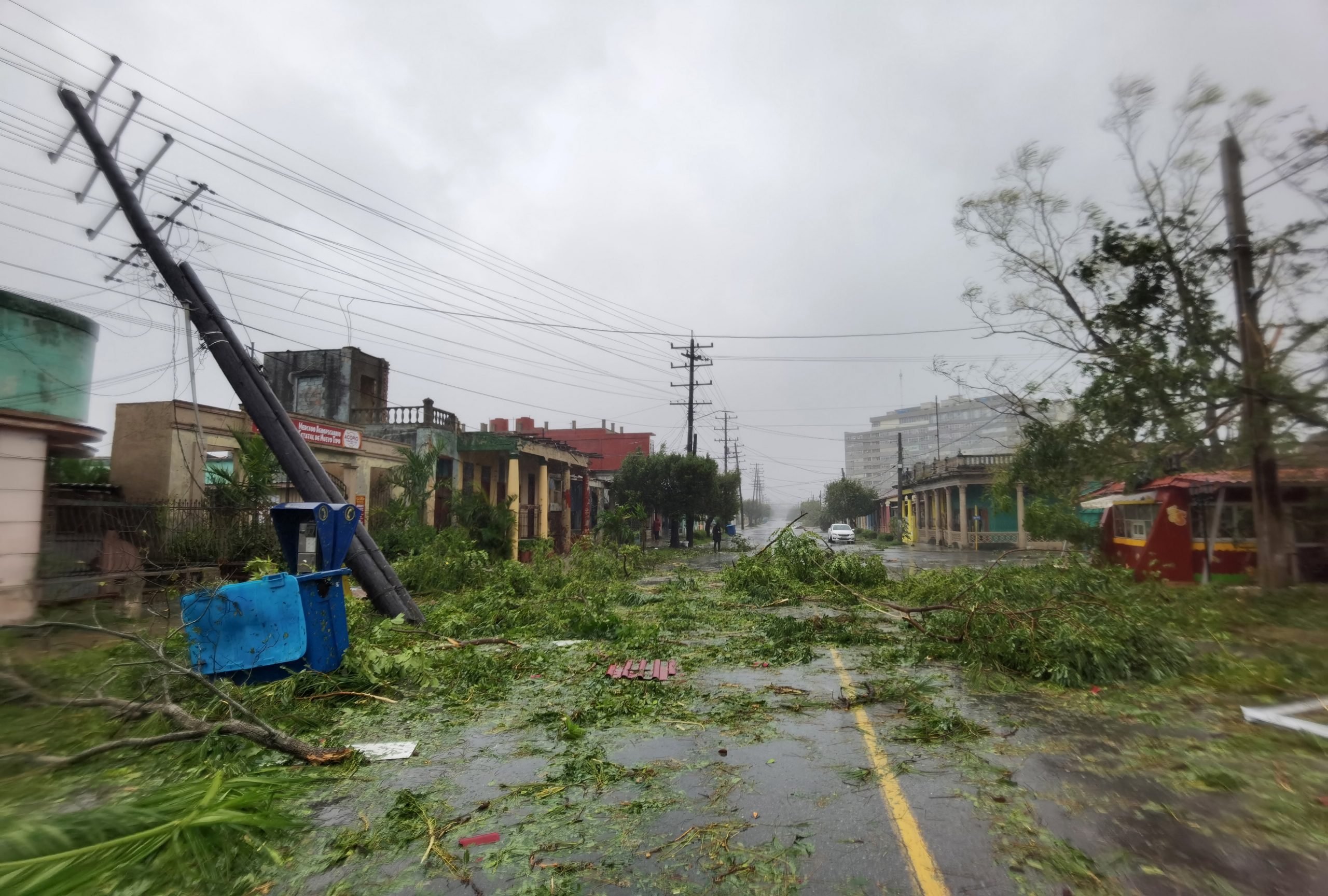 飓风伊恩登陆古巴威力升级 佛州严阵以待防灾 