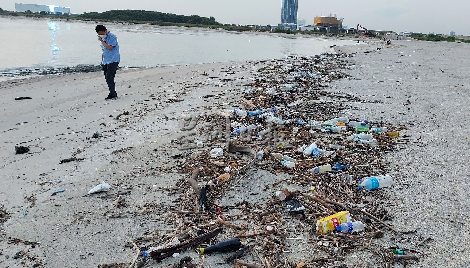 （古城封面主文）填海沙滩被访客蹂躏成处处垃圾