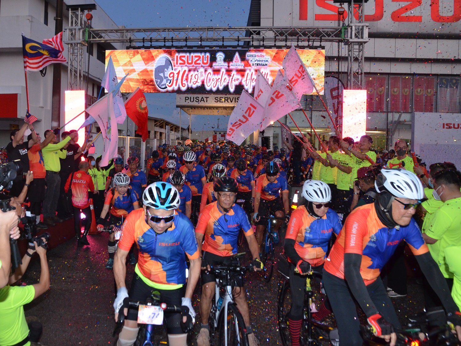 （大北马）千名自行车爱好者今日趁着916马来西亚日公共假期，踊跃响应75公里的铁马行。