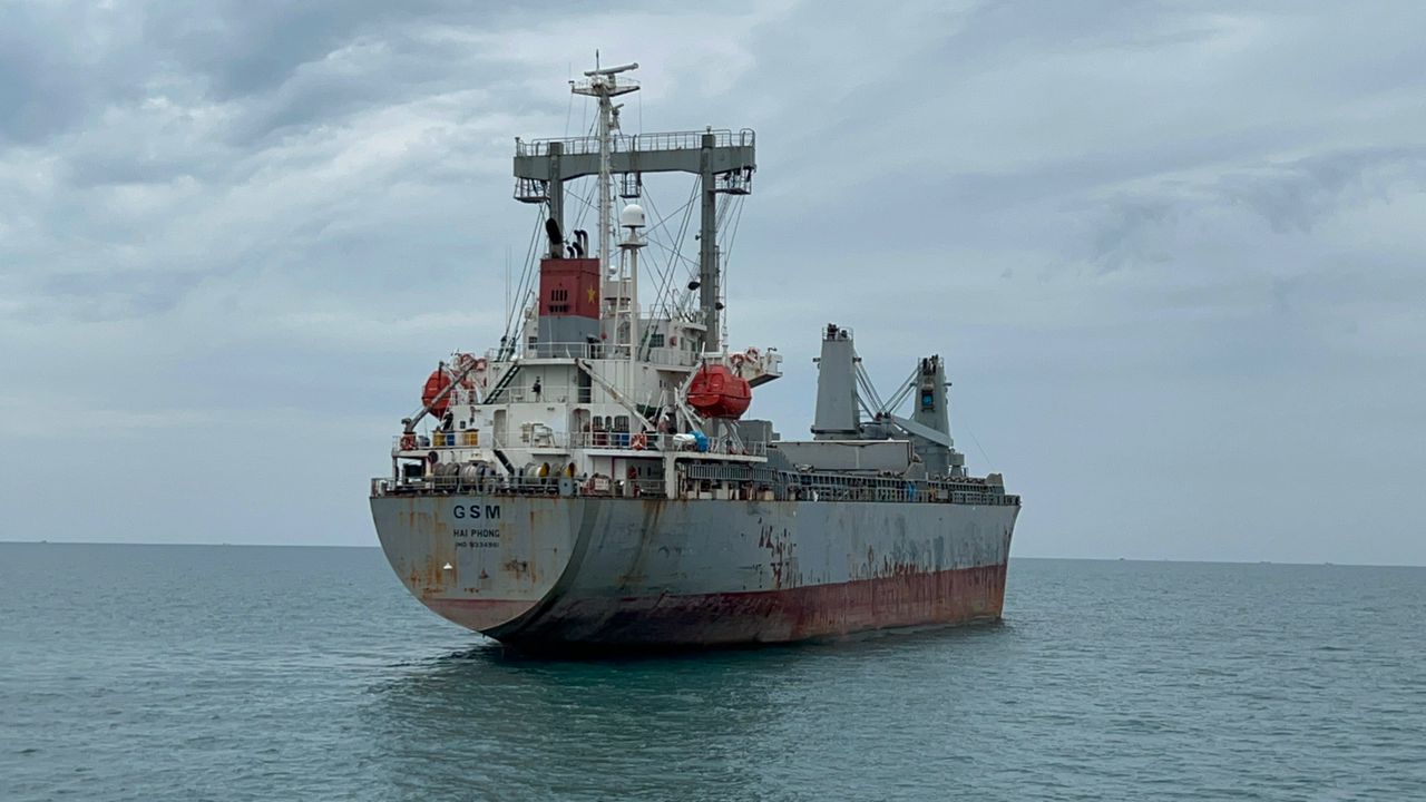（已签发）柔：大马海事执法机构柔执法组再扣2商船，今年已扣38艘非法停泊外国船只