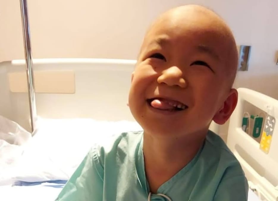 8岁抗癌小勇士正能量 出笑话集逗乐其他病童