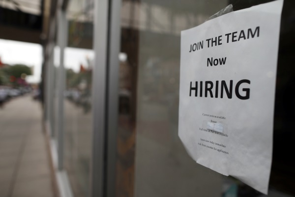 美国首申失业金  降至23.2万