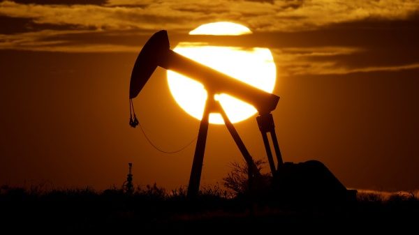 俄罗斯游说OPEC+减产  油价应声反弹