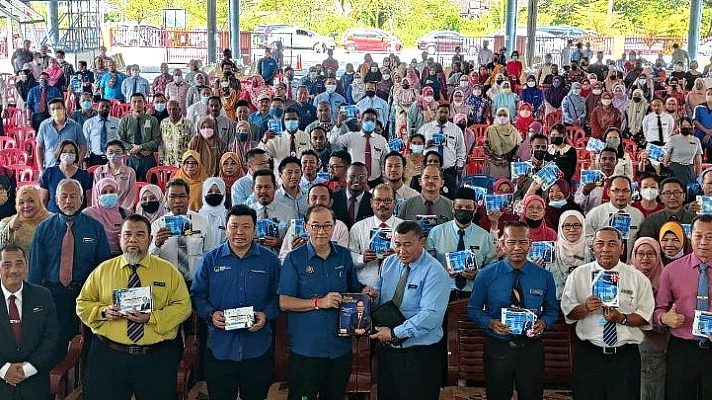 Malaysians only spend three hours a week to read, says Mah