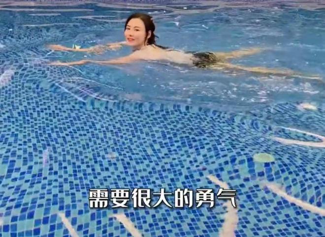 ​张柏芝晒游泳视频  三宝爸意外曝光？ 