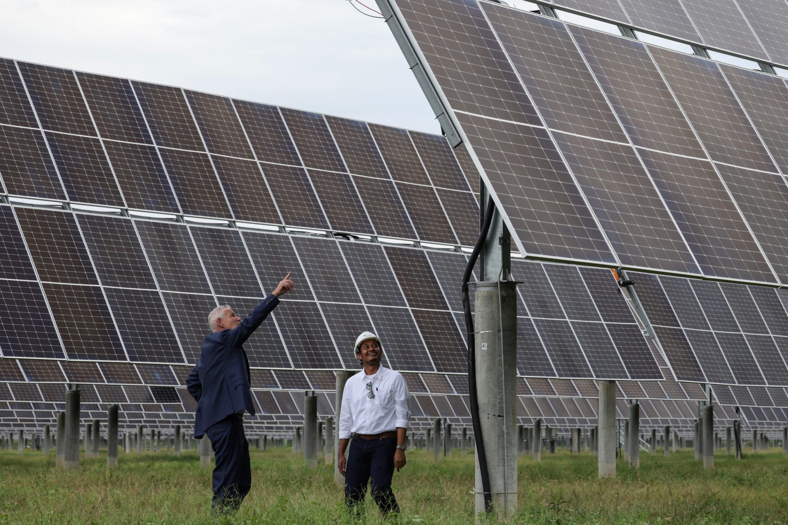 东：耗资4亿令吉及提供116兆瓦电力的Coara Marang太阳能发电厂正式投入运作，预计能够为5万5000户家庭提供电力。
