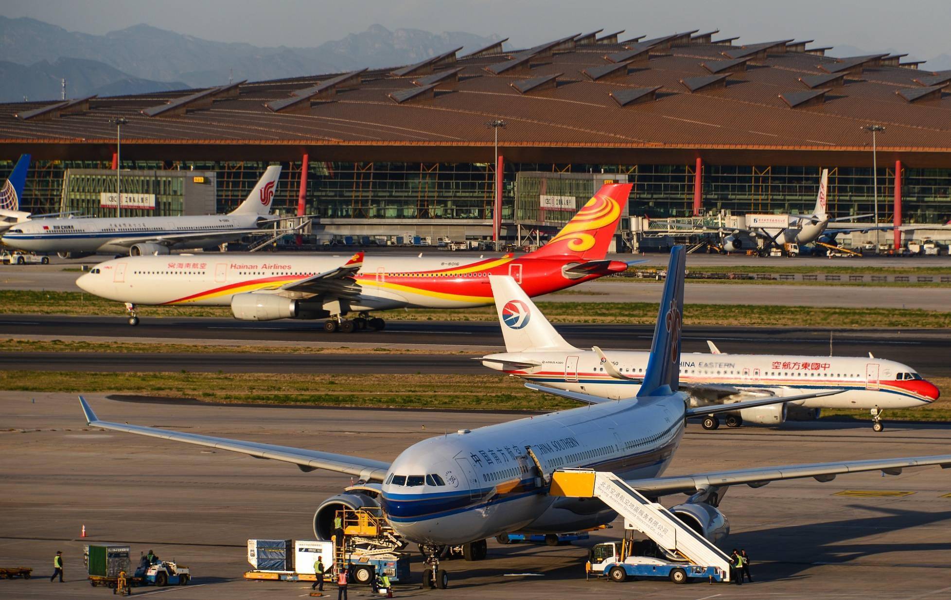 中国多家航空公司宣布 二十大后恢复并增班多条国际航线