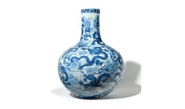 中国花瓶巴黎拍卖受追捧 高估价近4000倍成交