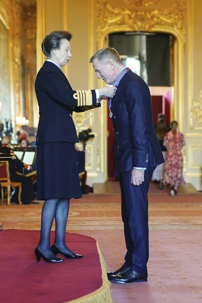 丹尼尔格莱获颁圣佐治勋章　与007获同等荣耀