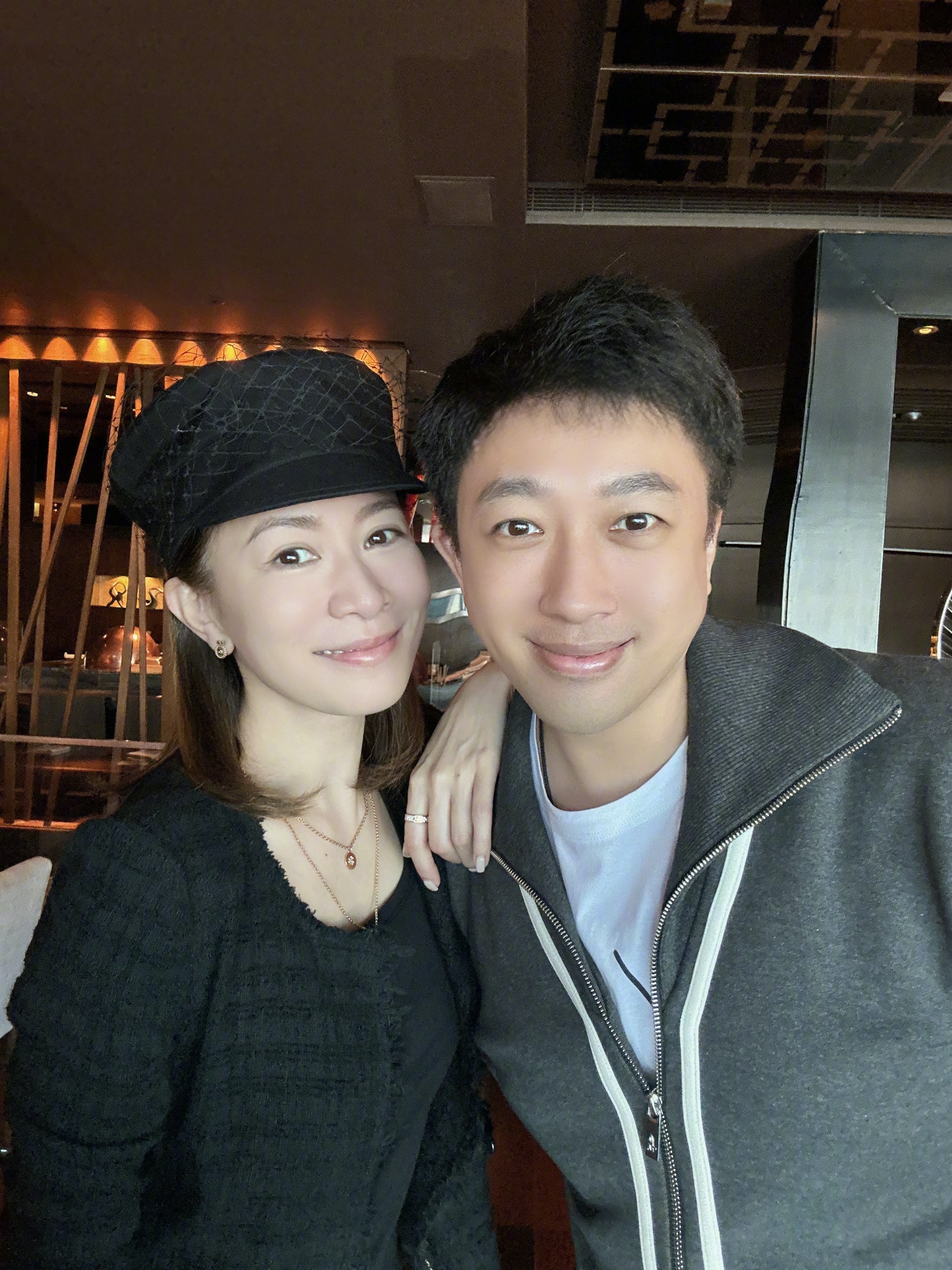 于正晒同框佘诗曼胡慧中  网狂嘲“滤镜开大了”