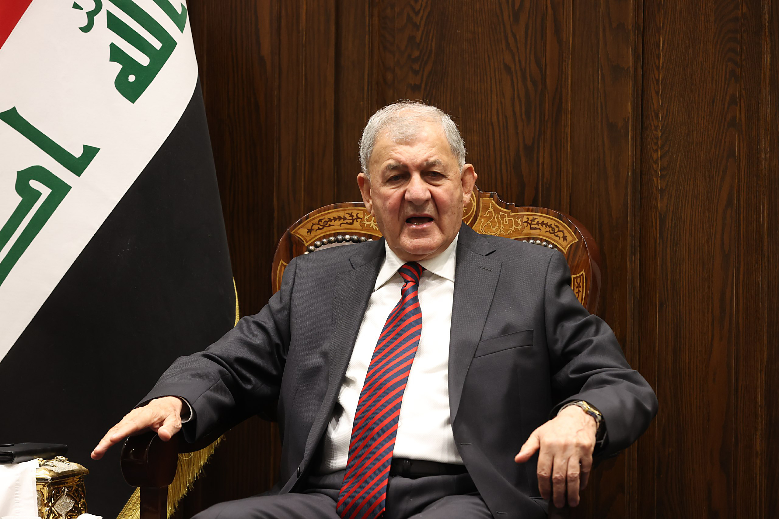 伊拉克国会选出总统 终结一年政治僵局