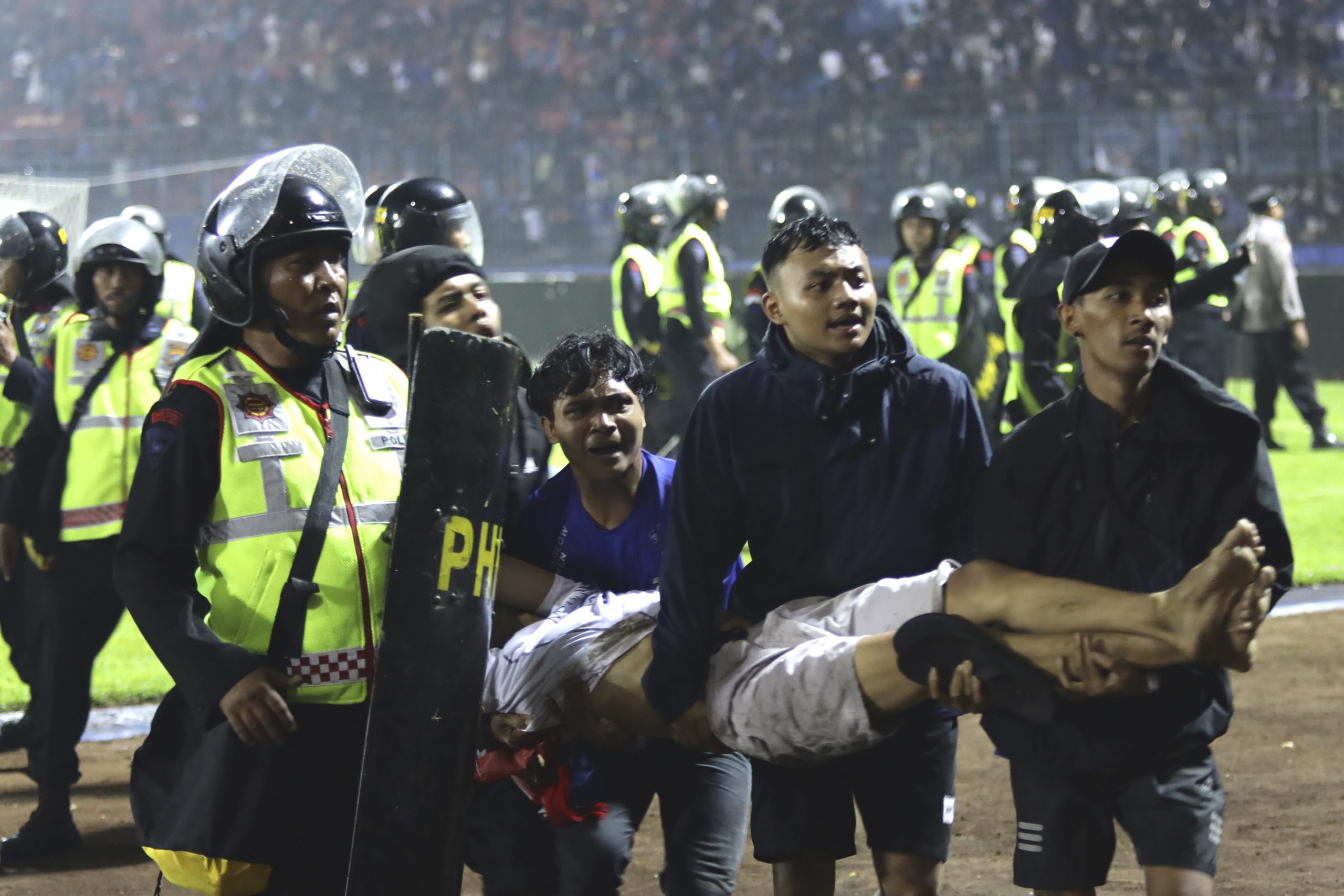 印尼球迷骚乱引致践踏事件　造成129死180人受伤 