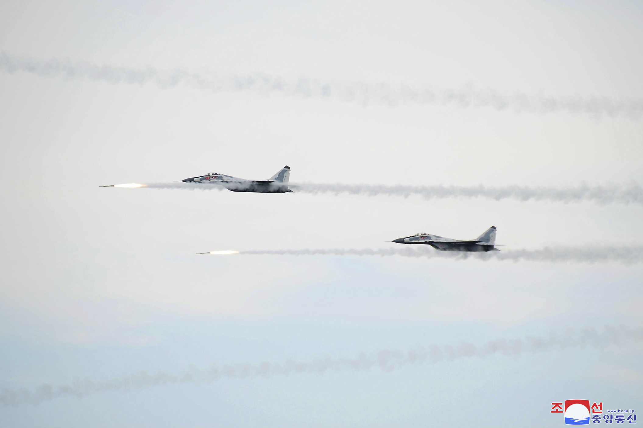 史上首次！朝鲜出动150架战机示威 韩国F-35A升空戒备