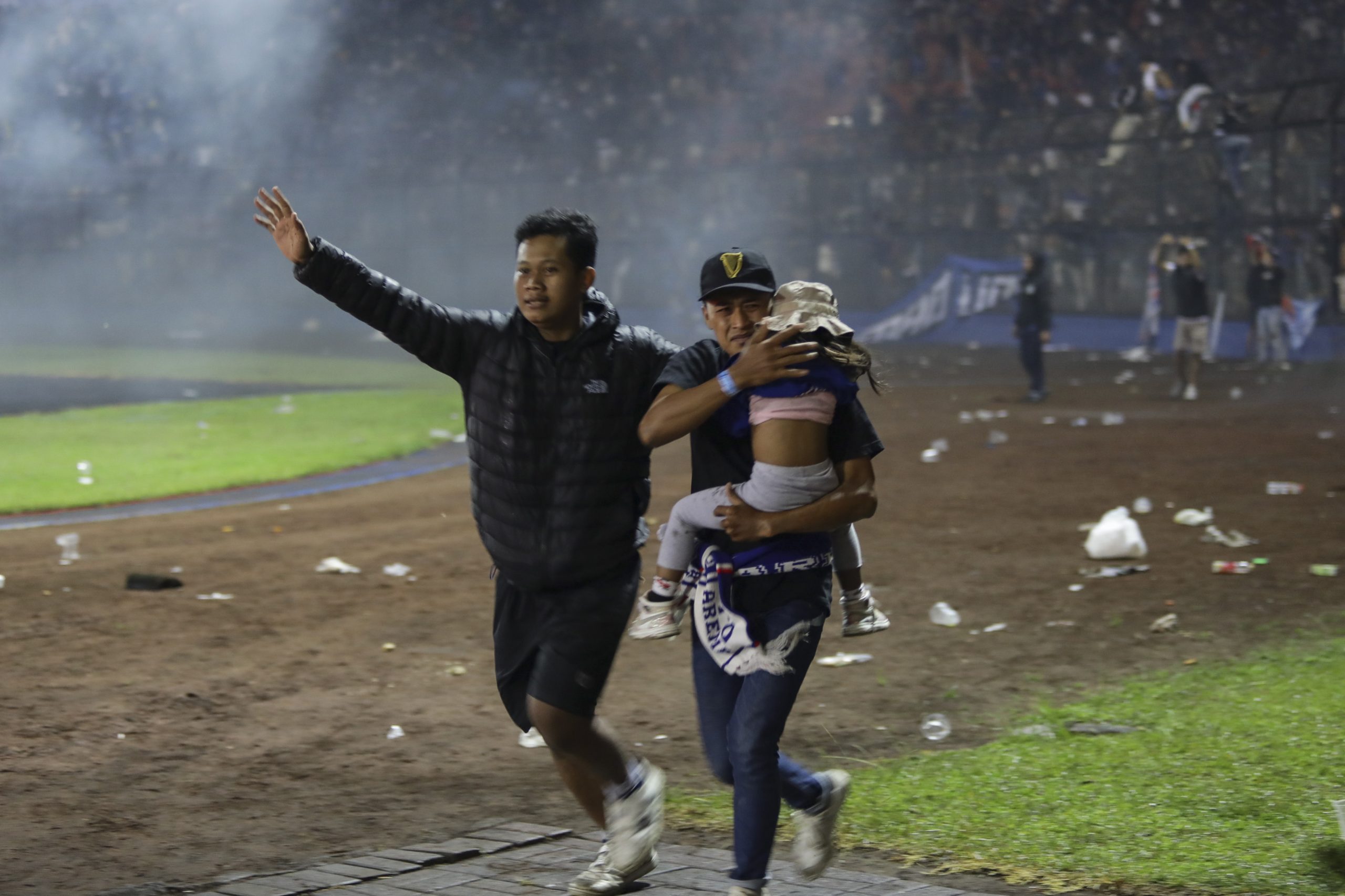 封面文∕（交全国封面）印尼联赛大暴乱