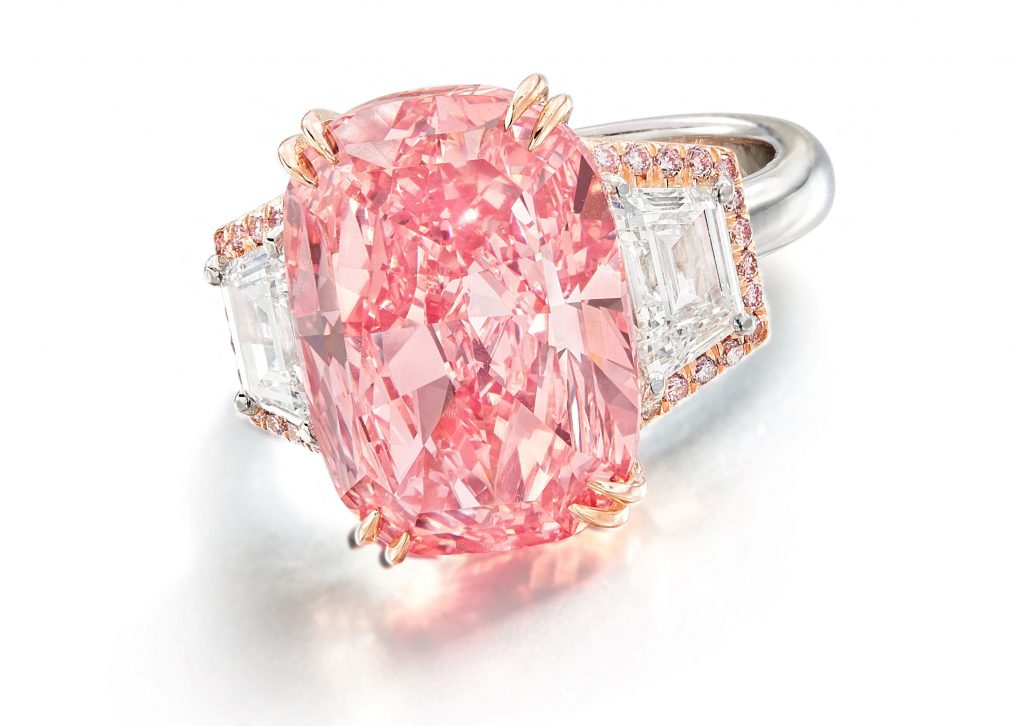 一枚粉红钻2.3亿成交  打破每卡最高价世界纪录