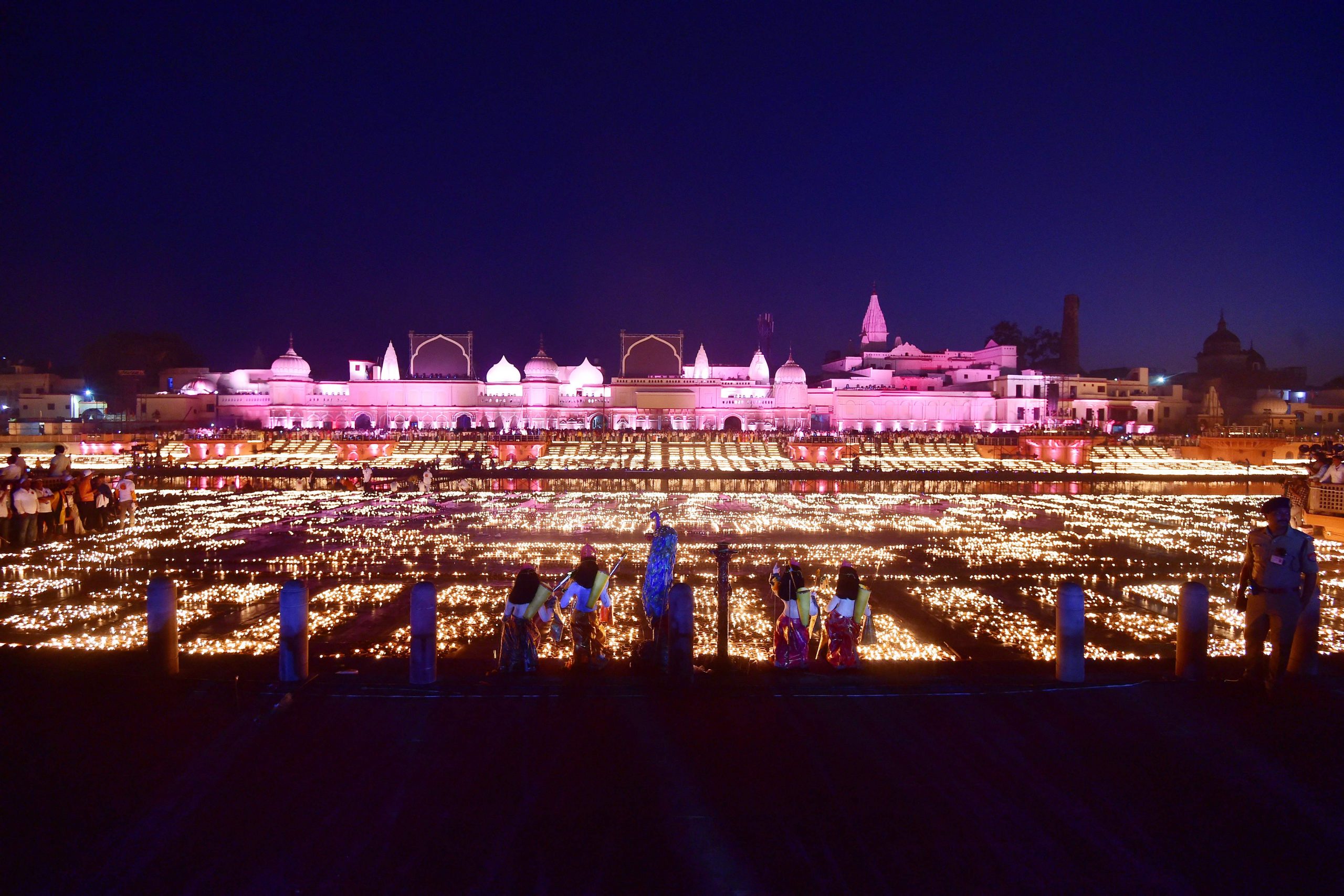 拼盘／印度圣城迎屠妖节 157万盏油灯创世界纪录
