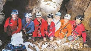 拼盘／队员入120公尺深洞穴探险　湘西首现大熊猫化石