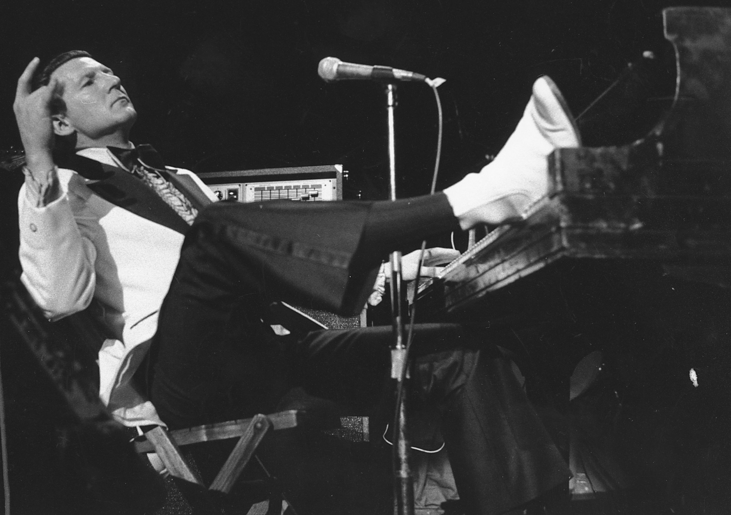 摇滚乐先驱杰利李路易斯逝世  享年87岁