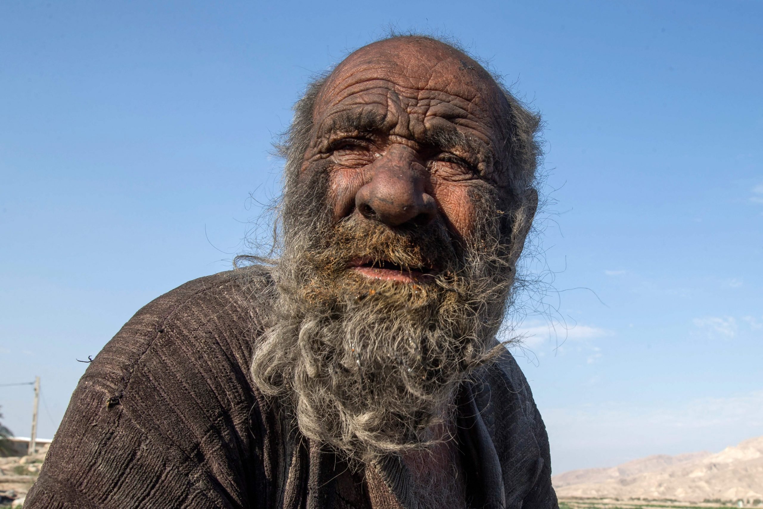 数十年不洗澡  伊朗“世界最脏男人”逝世享年94