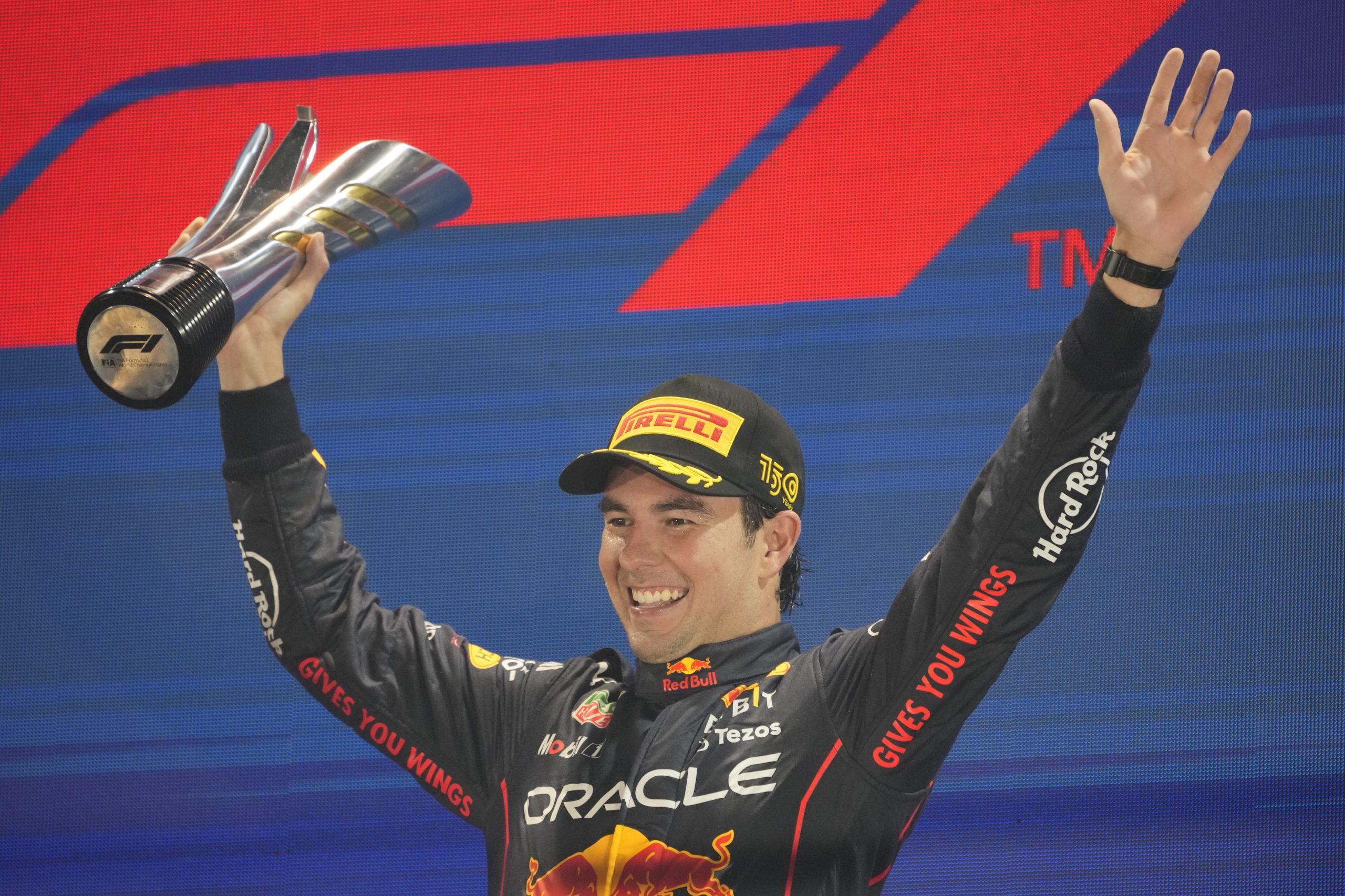 新加坡站F1赛 顶住压力挫勒克莱尔 佩雷兹夺赛季次冠