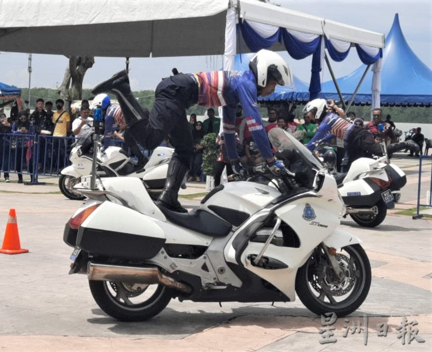 柔：新闻：警方+重型摩托车亲善之旅  麻黄金丹绒闹哄哄