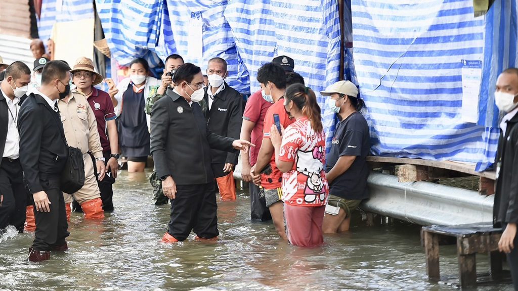 泰国多地水灾严重 首相巴育赴灾区视察