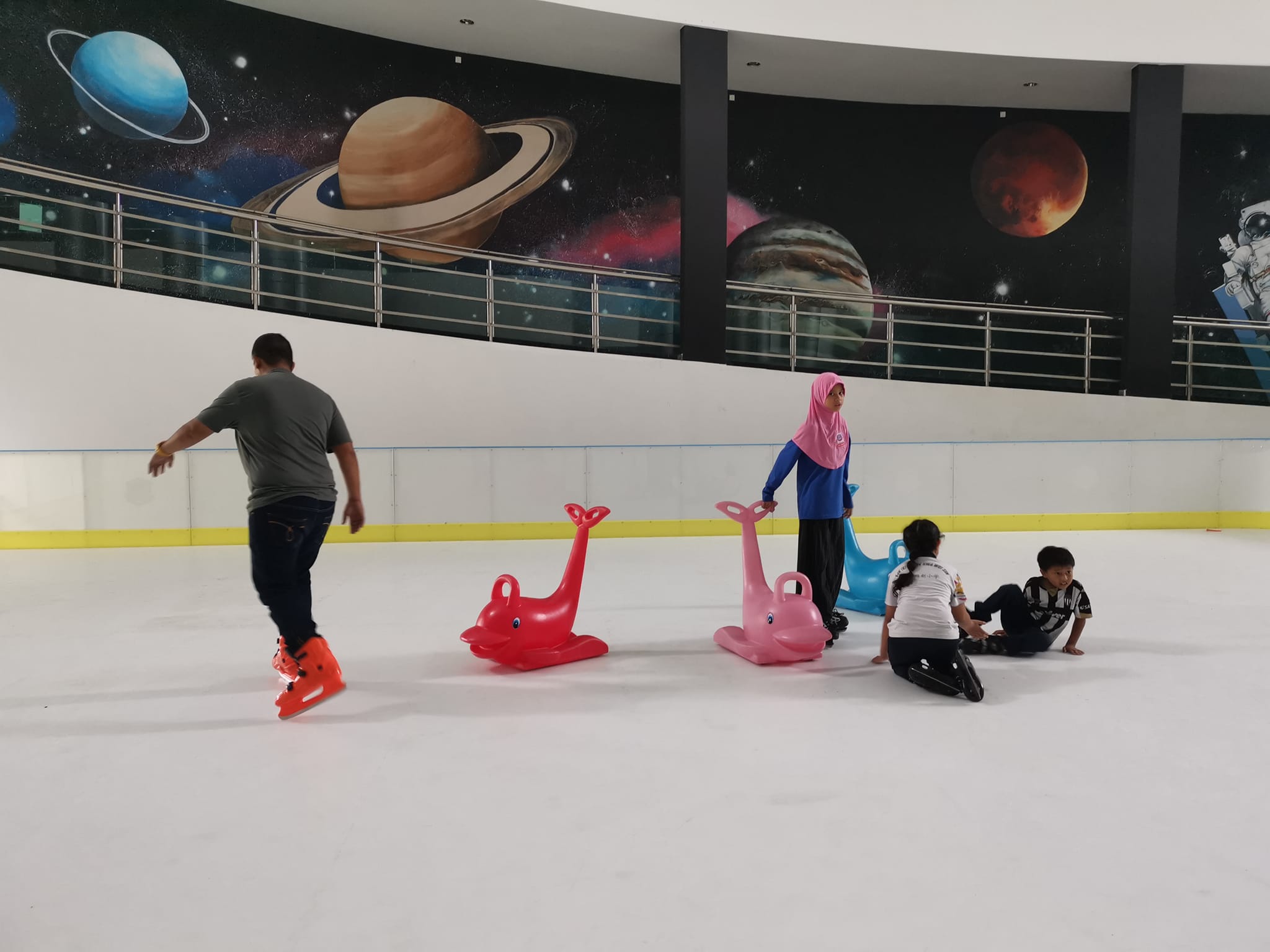 登科学及创意中心 开放仿真冰滑冰场