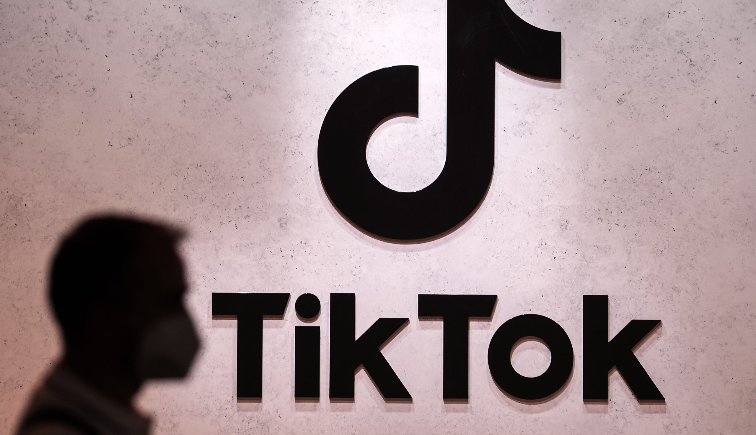 看世界)抖音国际版TikTok遭俄罗斯罚巨款　因不配合删除“LGBT宣传内容”