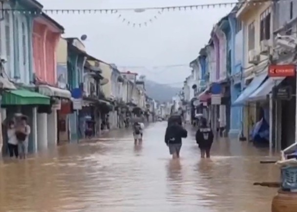 看世界)泰国南部发布洪水警报 普吉岛受灾严重