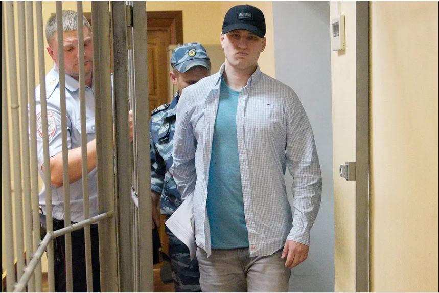 看世界)脚踢俄国警察 美公民吉尔曼被判4年半徒刑