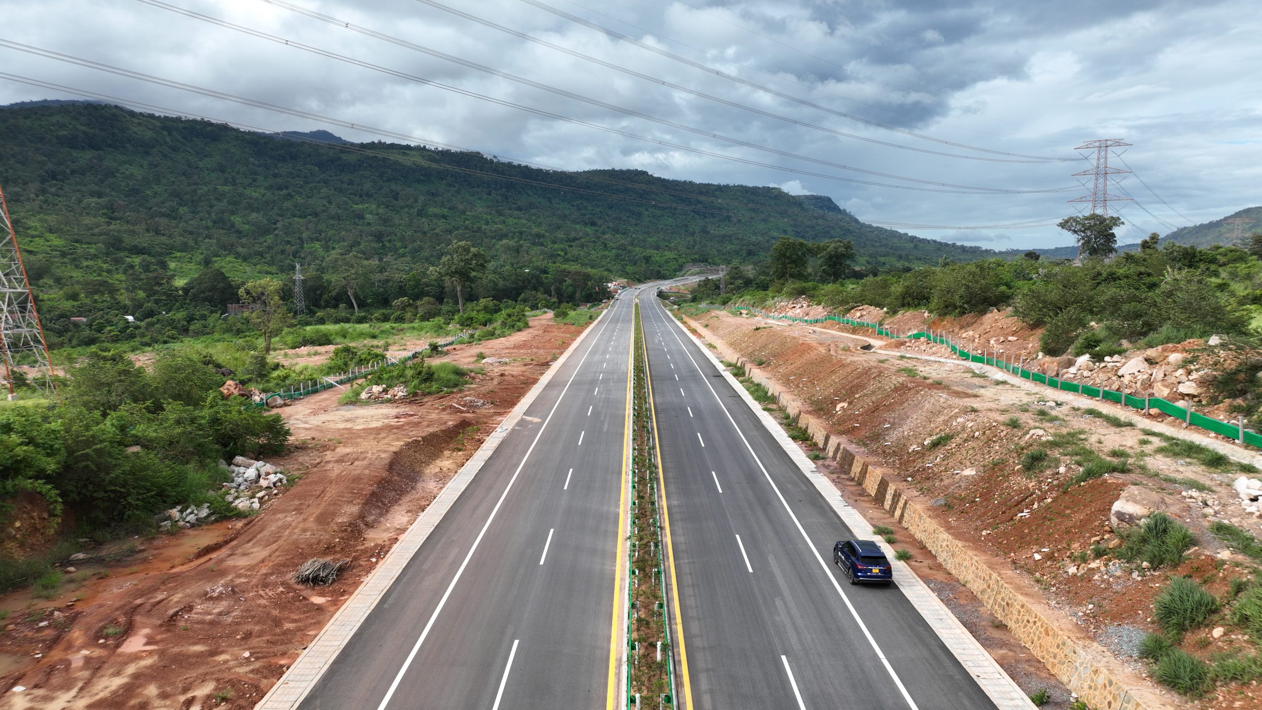 看世界／中资“带路”重点专案 柬首高速公路开通