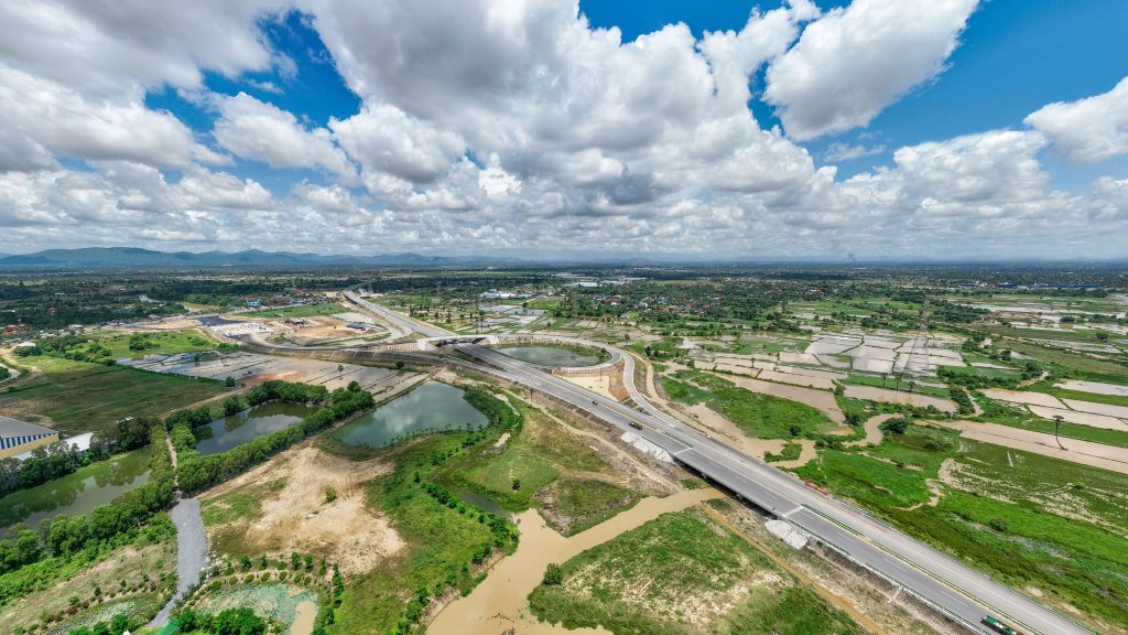 中资“带路”重点专案  柬首高速公路开通
