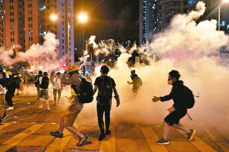 看世界／反送中香港理大冲突被捕 杨淑珍、许卓玲等8人暴动罪成立