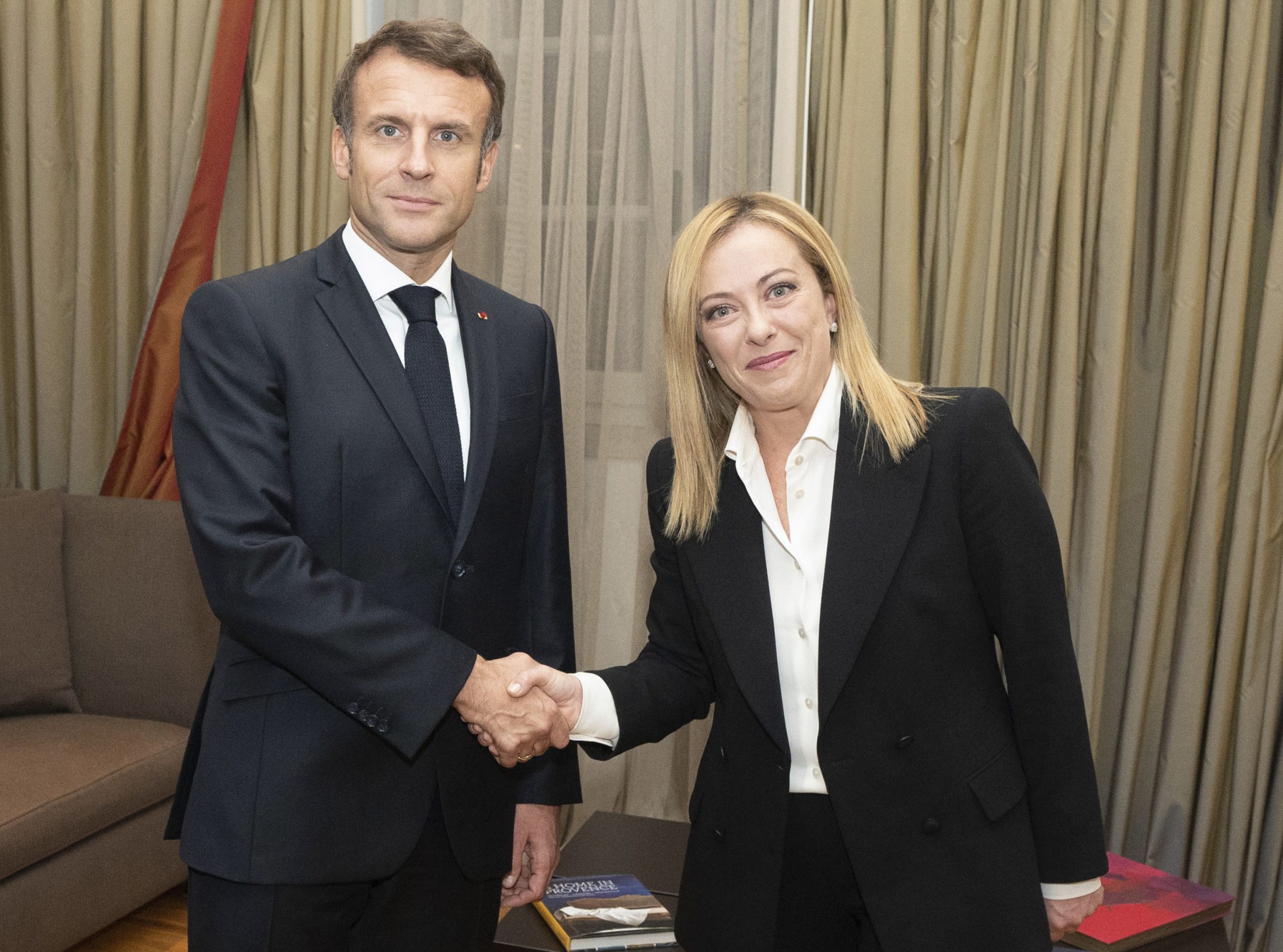看世界／法国总统马克龙访问意大利 与意总理梅洛尼会谈