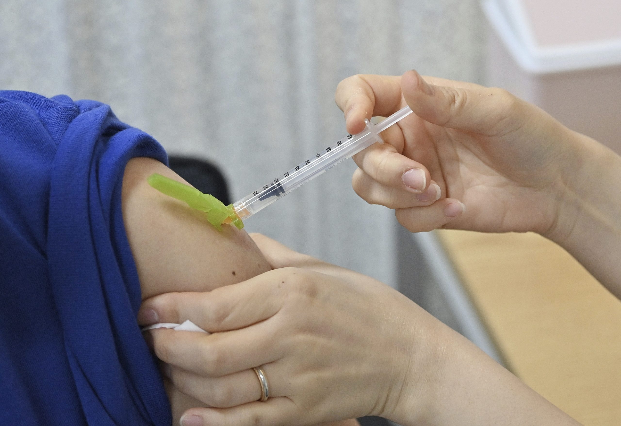 研究：打完冠病疫苗愈不舒服　抗体反应愈强