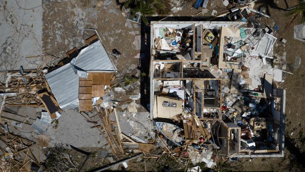 美国超百人因飓风“伊恩”丧生  经济损失或达数百亿美元