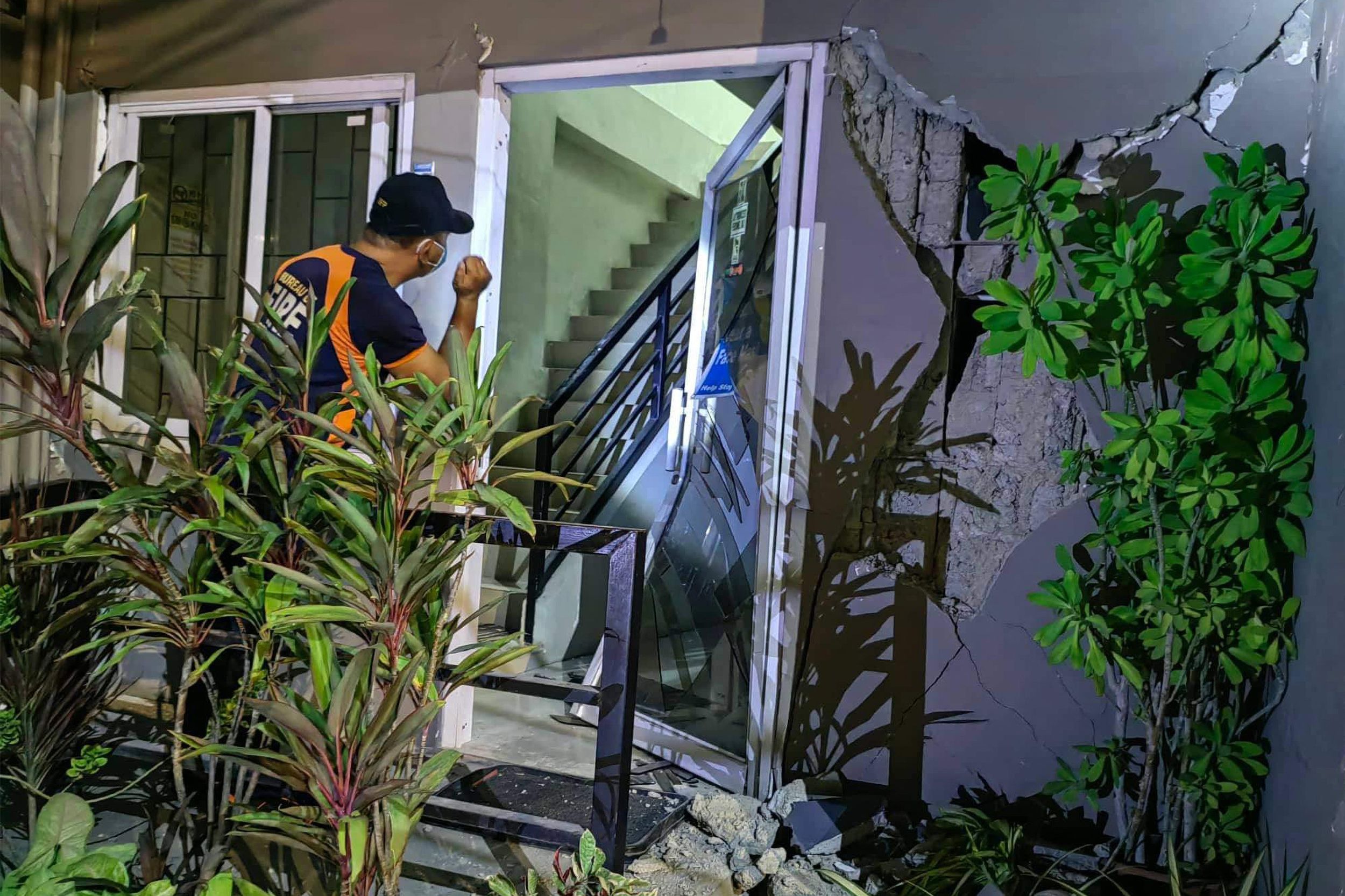 菲律宾北部6.4级地震26伤 机场暂关闭